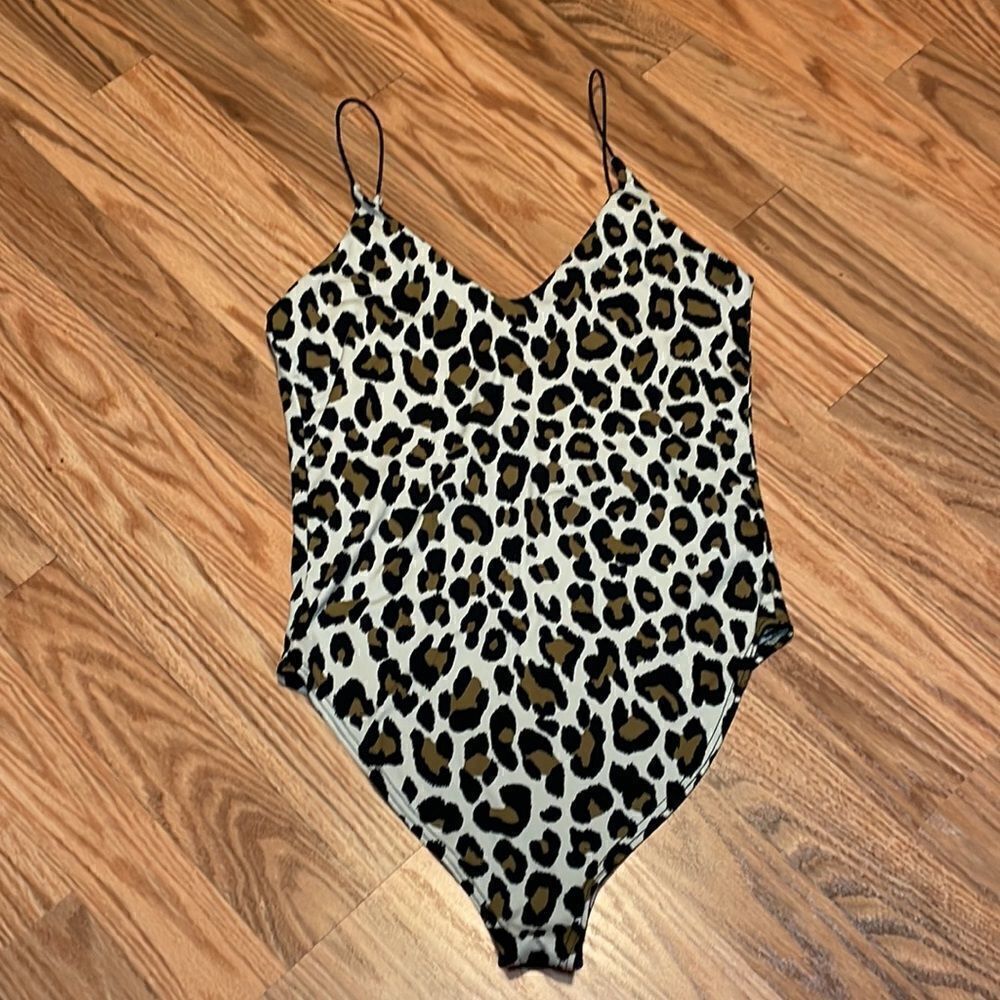 Trendy Leopard Bodysuit, elastic braid straps - Picture 4 of 8